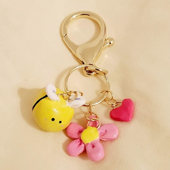Gold Kawaii Bee Keychain - Picture 4 of 5